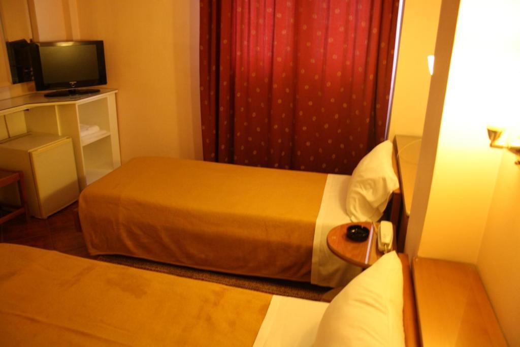 Ξενοδοχείο Αύρα Καρδίτσα Δωμάτιο φωτογραφία